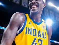 九游娱乐-关于西亚卡姆迎来十赛季高光表现，曼联球迷沸腾！的信息