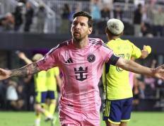 九游娱乐-梅西回归赛场，突破纪录首场状态亮眼，中国队观众沸腾！的简单介绍