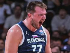 Jiuyou- 东契奇绝杀带走胜利,21岁首次季后赛已比肩传奇 