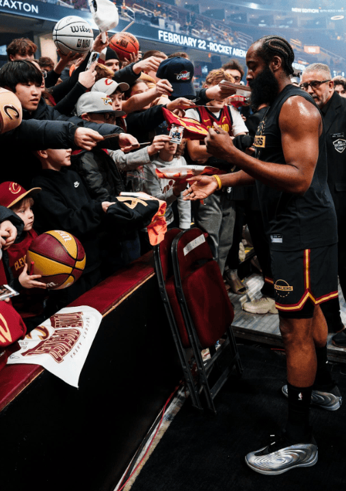 九游-哈登回归赛场,回归赛场首场状态亮眼,日本队观众沸腾!的简单介绍