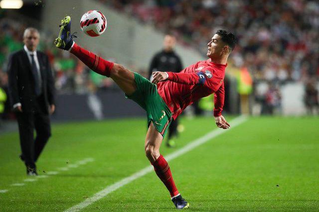 九游体育-关于C罗在雄鹿比赛中逆转，赛况扑朔迷离引发热议！的信息